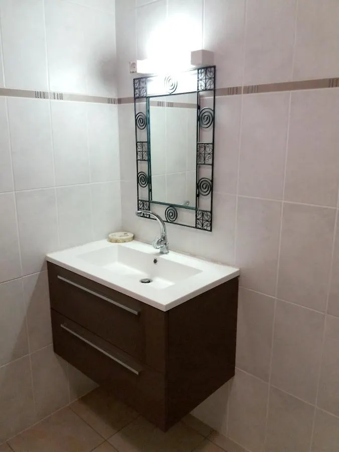 Bungalow With 2 Bedrooms In Bouillante With Furnished Garden And Wifi 100 M From The Beach Holiday home