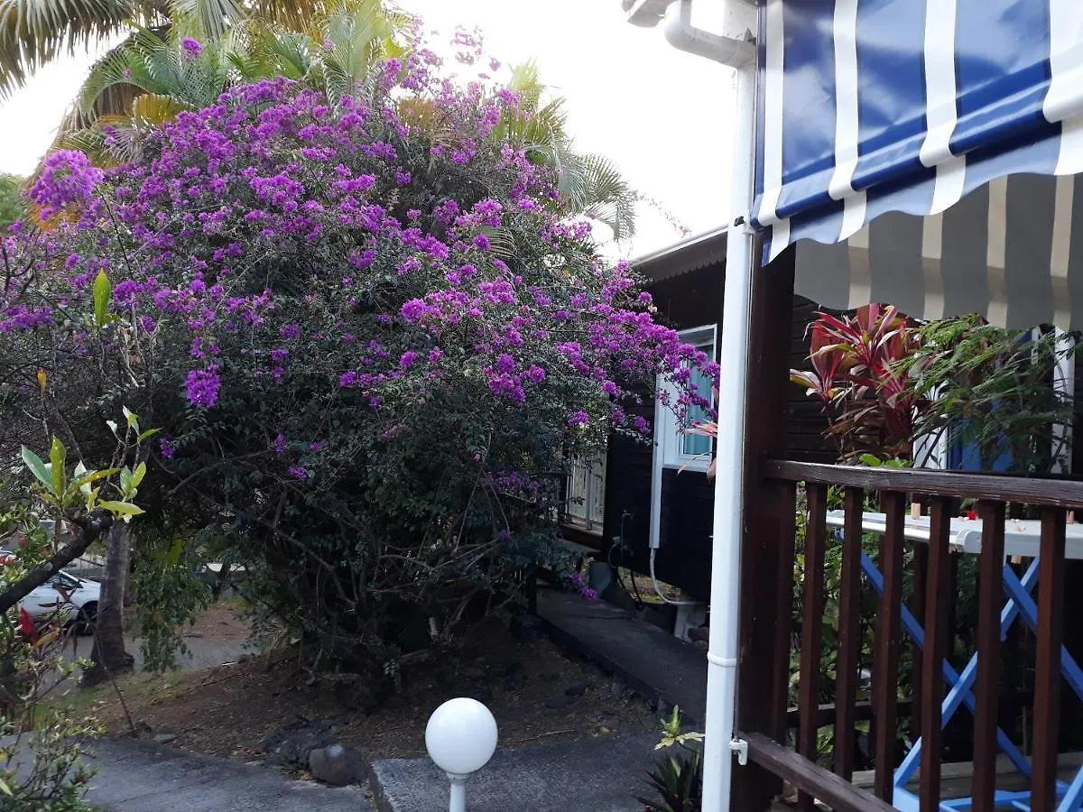 Bungalow With 2 Bedrooms In Bouillante With Furnished Garden And Wifi 100 M From The Beach Holiday home