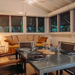 Holiday home Et Duplex De Island Bay, Bouillante